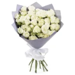 Букет из 15 белых кустовых роз